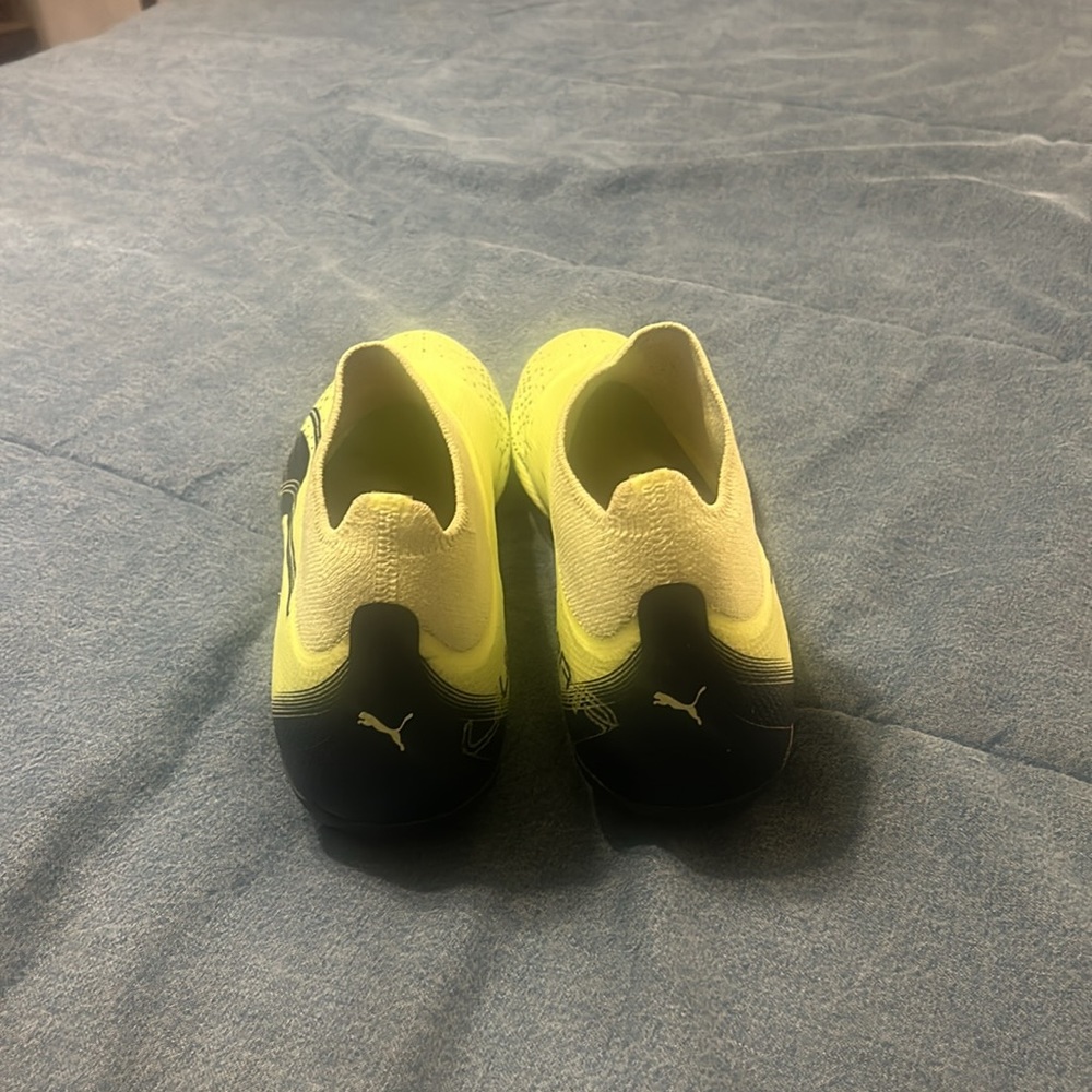 Puma Ultra Match+ Laceless Cleats